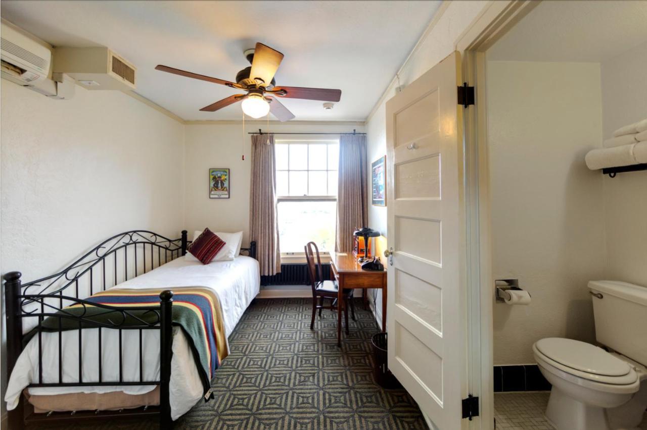 Hotel Congress Hotel 3*